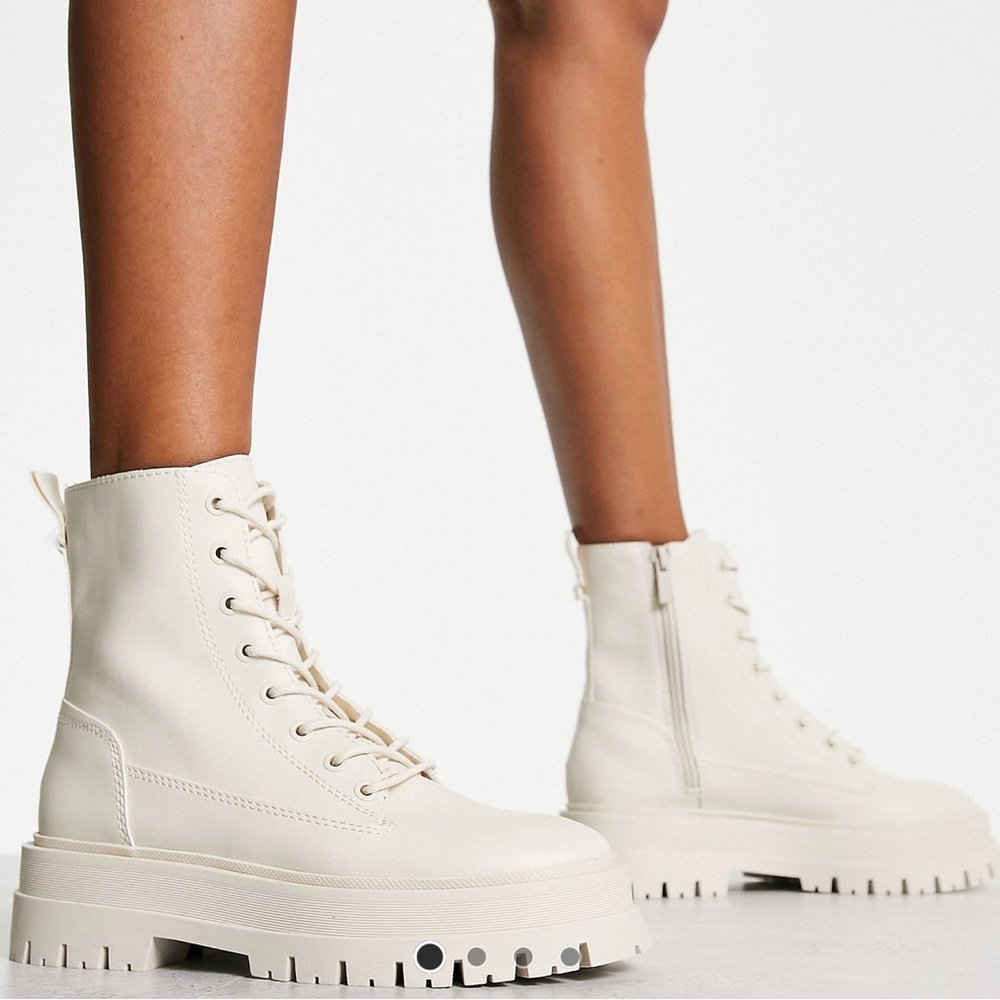 Stradivarius Lace Up Flat Ankle Boot